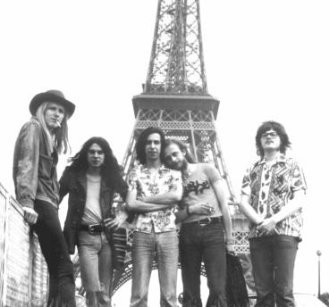 Agitation Free vorm Eiffelturm, Paris